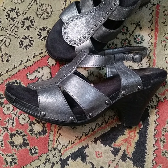 White Mountain Shoes - Leather sandals